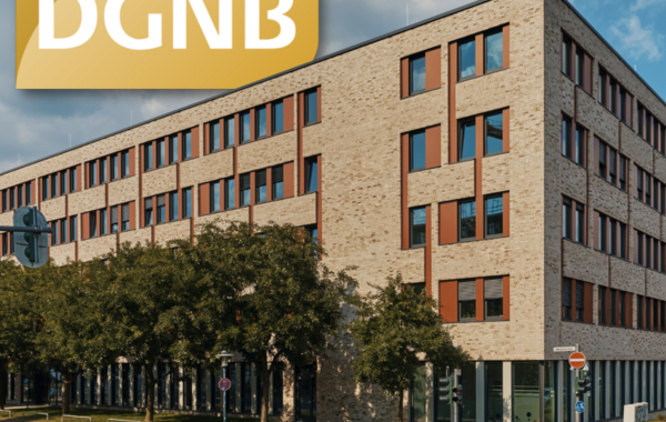Die Deutsche Gesellschaft für Nachhaltiges Bauen (DGNB) hat dem Düsseldorfer Projektentwickler die developer auf der Immobilienmesse EXPO Real in München für das Projekt OPUS Krefeld das DGNB-Zertifikat in Gold verliehen.